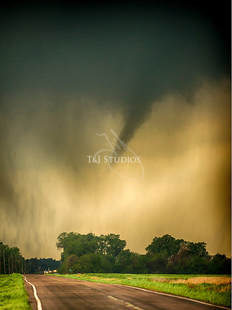 PrettyPrairieTornado 15x20